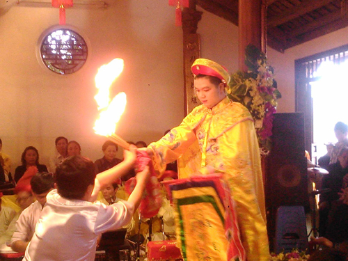 Hiểu và thực hành đúng về hầu đồng - Vén màn bí ẩn